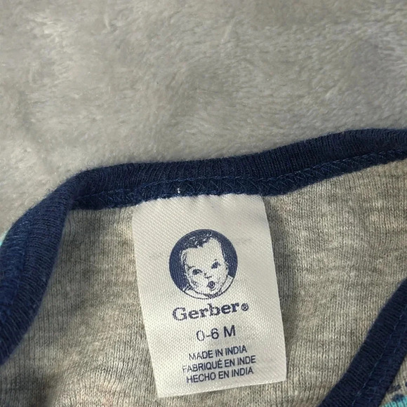 Gerber - long  sleeve convertible nightgown/sleep sack. Size 0-6 months - Picture 2 of 5